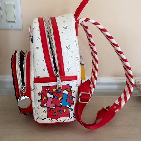 Peanuts Snoopy Plush with Green and Yellow - Picture 11 of 13